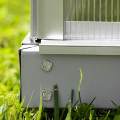 Mini-serre Merlin 0,83m² En Alu Anodisé Et PC 4mm – Fondation En Acier – Vitavia -Jardin Serre Boutique mini serre merlin 083m en alu anodise et pc 4mm fondation en acier vitavia 16