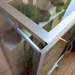 Mini-serre Polis 0,35m² En Alu Anodisé Et Verre ESG 3mm – Sur Roulettes – Vitavia -Jardin Serre Boutique mini serre polis 035m en alu anodise et verre esg 3mm sur roulettes vitavia 5