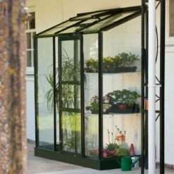 Serre Adossée 1,33m² Altan 3 En Aluminium Laqué Vert Et Verre Horticole 3mm - Halls -Jardin Serre Boutique serre adossee 133m altan 3 en aluminium laque vert et verre horticole 3mm halls 2