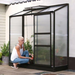 Serre Adossée Ida 1,3m² En Aluminium Noir Et Panneaux PC 4mm - Vitavia -Jardin Serre Boutique serre adossee ida 13m en aluminium noir et panneaux pc 4mm vitavia 1
