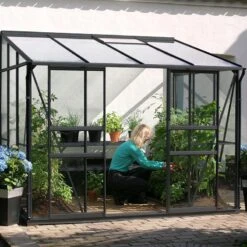 Serre Melissa Ida 4,9m² En Aluminium Laqué Gris Et Verre Trempé 3mm + Embase Incluse – Natura Lams -Jardin Serre Boutique serre melissa ida 52m en aluminium laque gris et verre trempe 3mm embase incluse natura lams 2